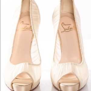 LAST CHANCE‼️ Christian Louboutin Beige Crepe Satin Ambrosina size 35